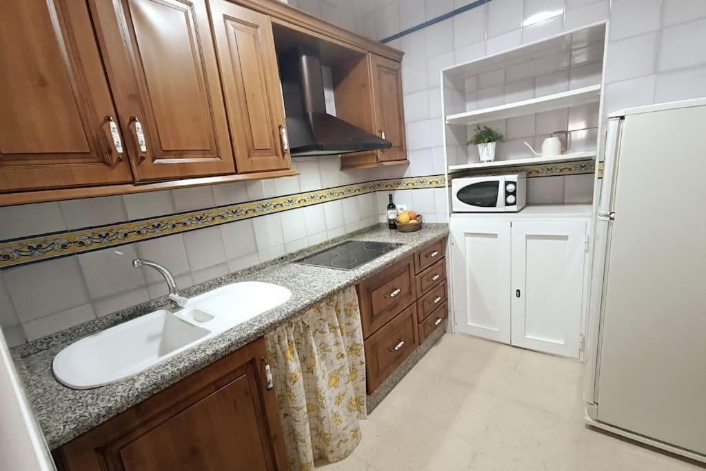 Tipico Y Pintoresco Patio De Vecinos, Con Encanto Севилья Экстерьер фото