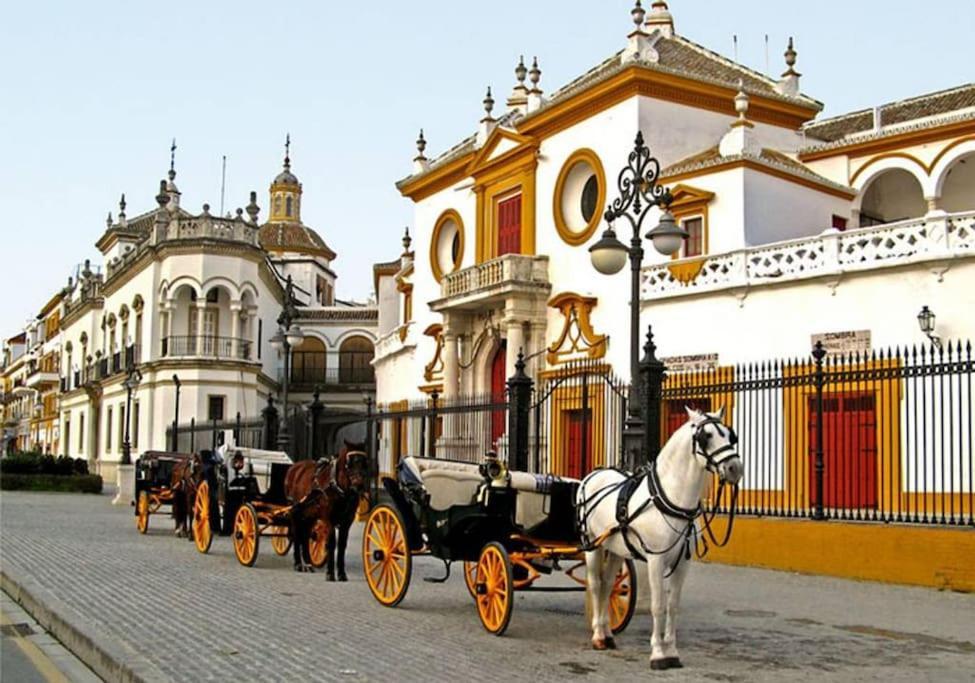 Tipico Y Pintoresco Patio De Vecinos, Con Encanto Севилья Экстерьер фото